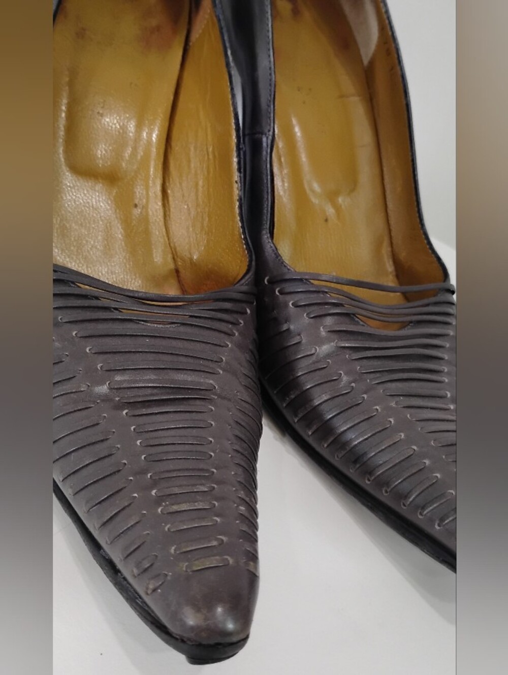 KENNETH COLE LEATHER HEELS - Picture 6 of 7